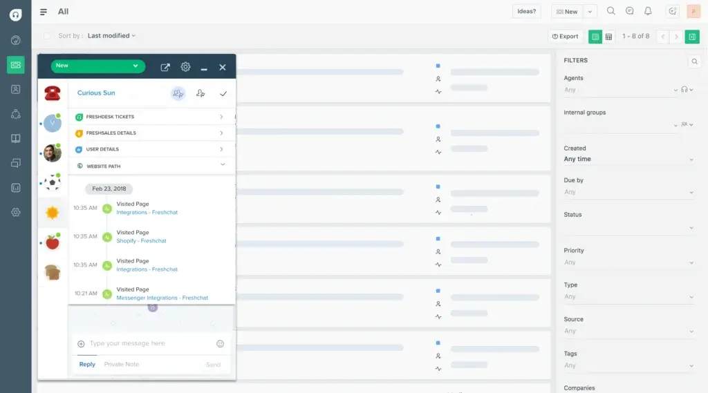 Freshdesk ticketing interface showing integrated chat and customer details